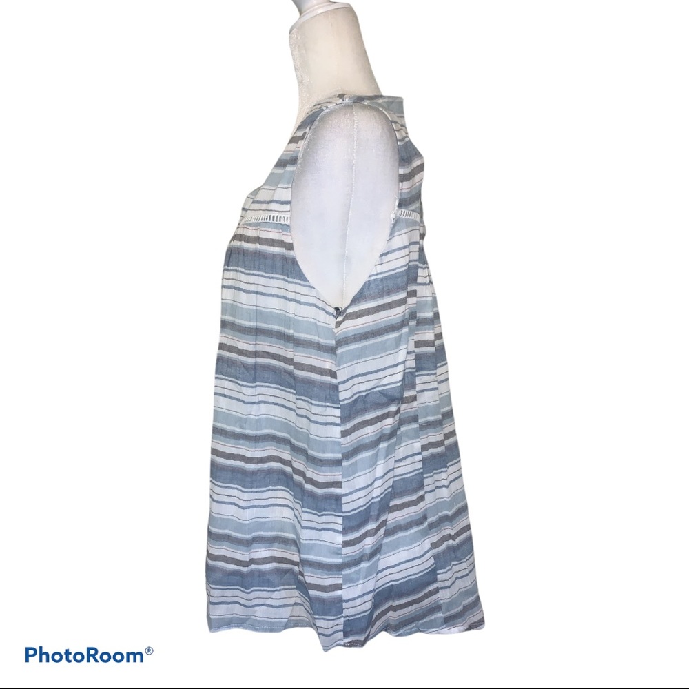 Doe & Rae Sleeveless Cutout Back White and Blue Striped Top Sz L - Picture 2 of 9